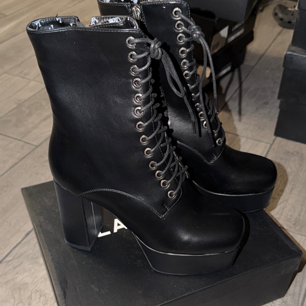 Black Lace-Up Platform Boots - Picture 5 of 6